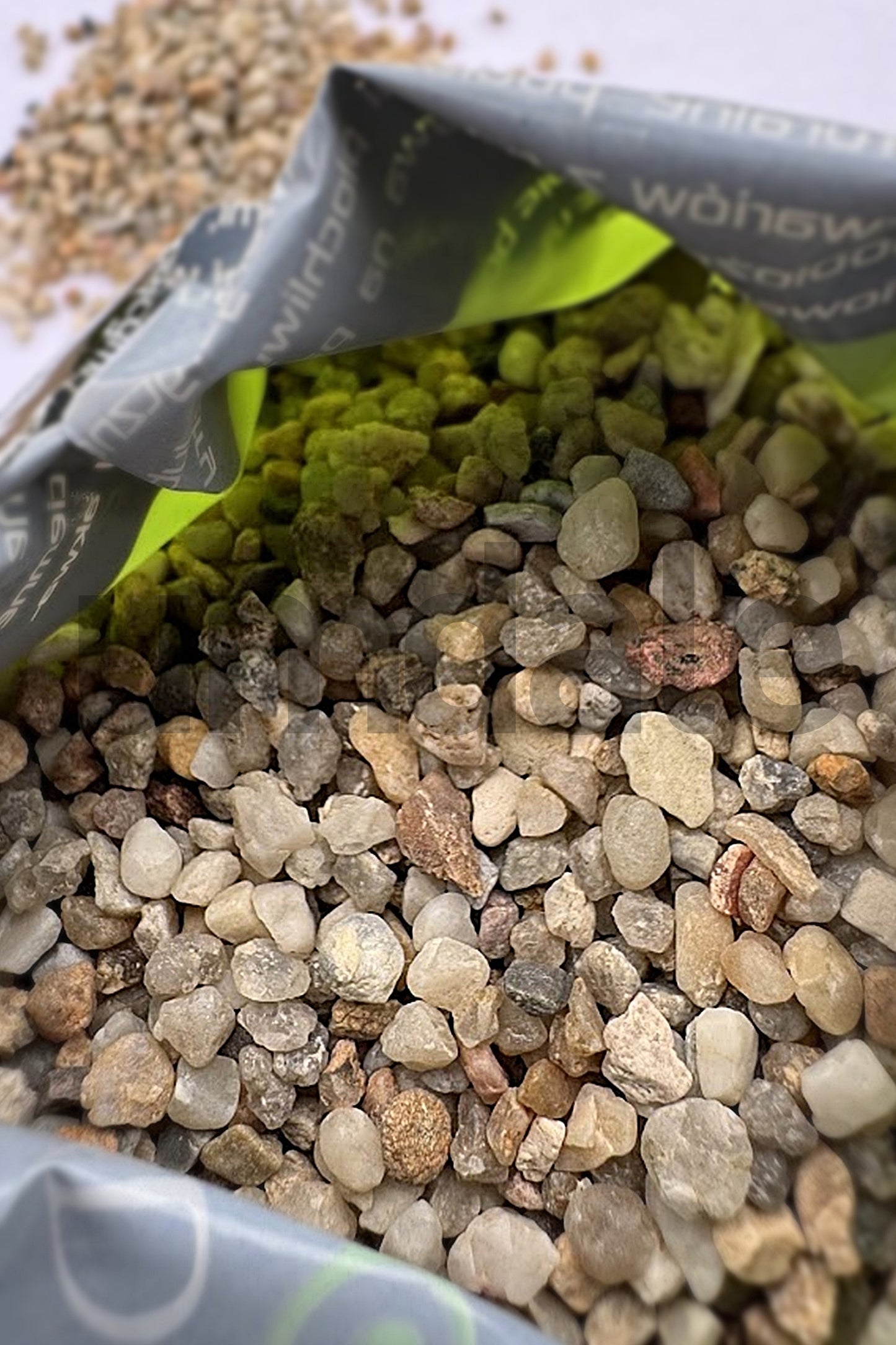 AQUAEL - Natural Multicolored Gravel 3/5 mm. 2 kg.